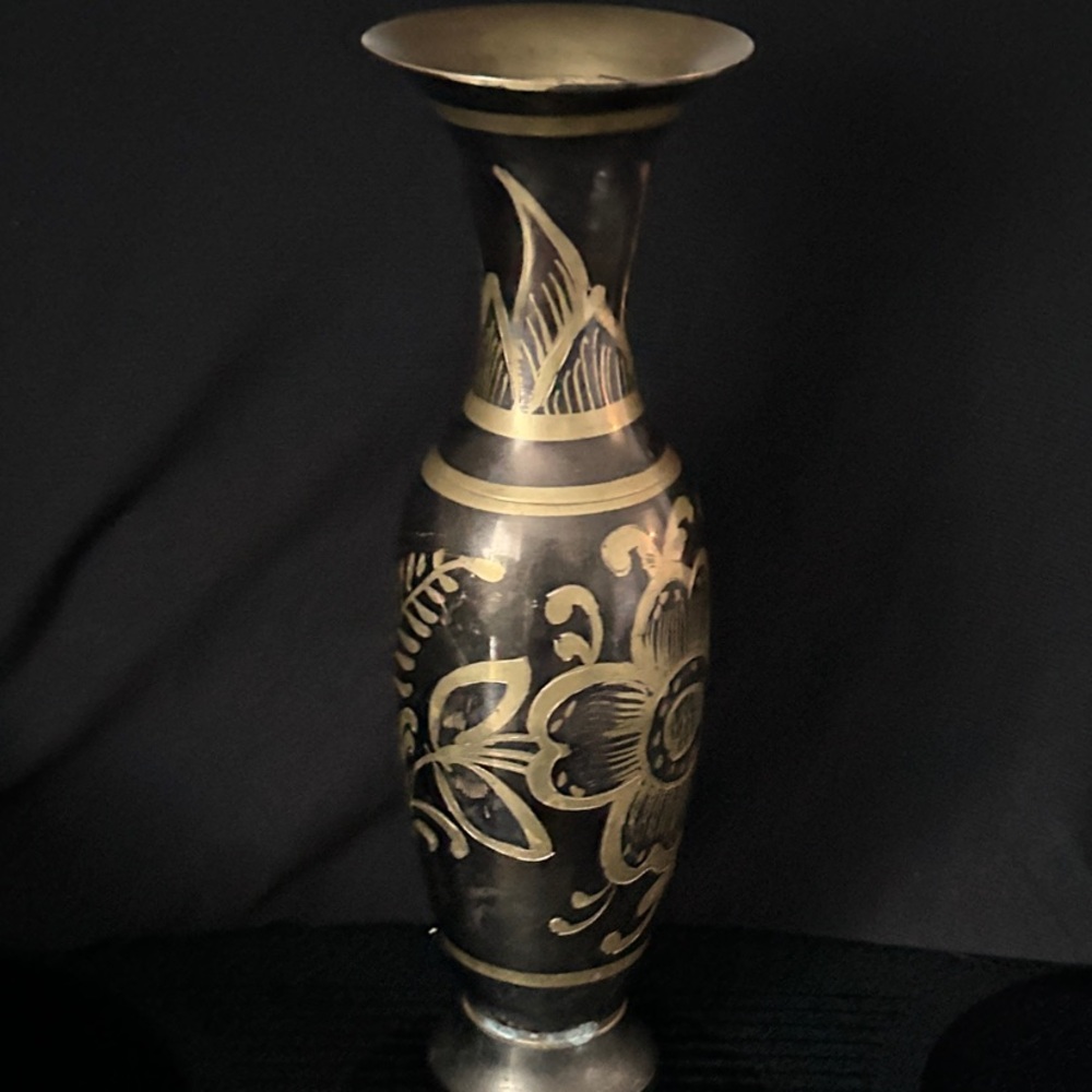 Artistic Black and Gold Floral Vase